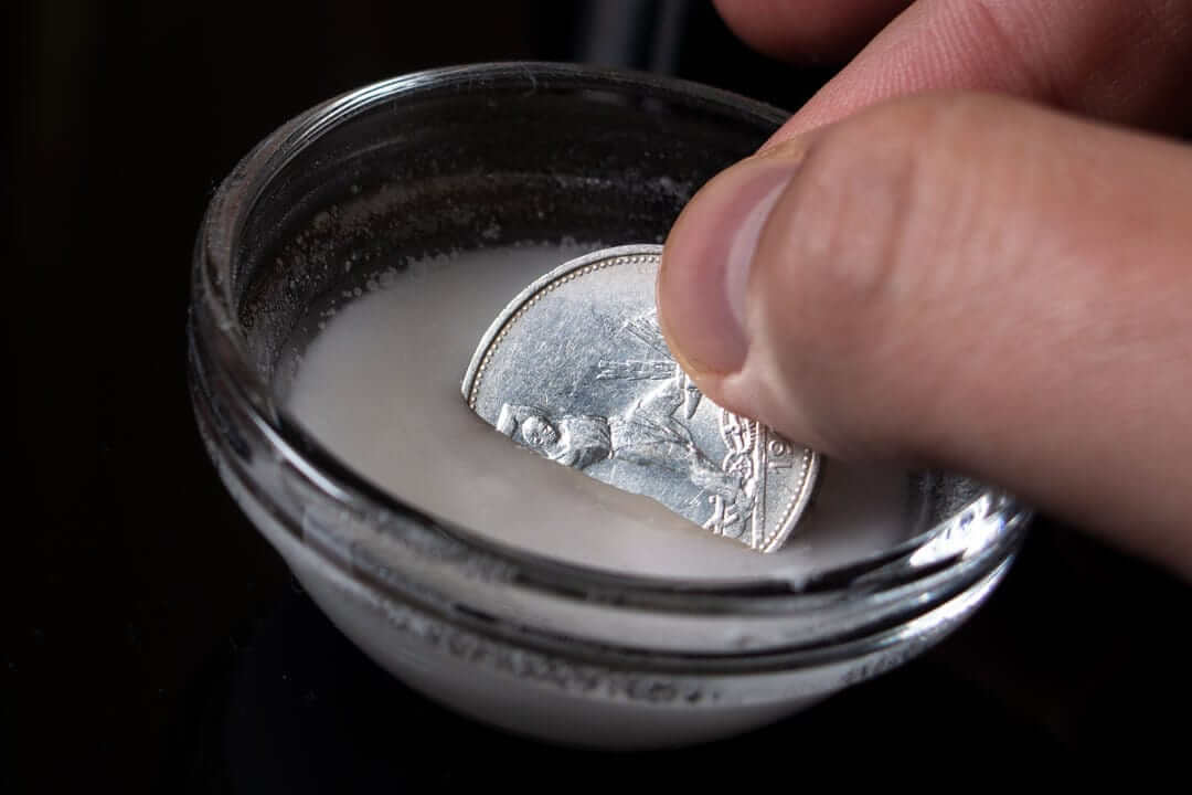 Как правила необходимо учесть, чтобы чистка серебряных монет в домашних условиях прошла успешно? 